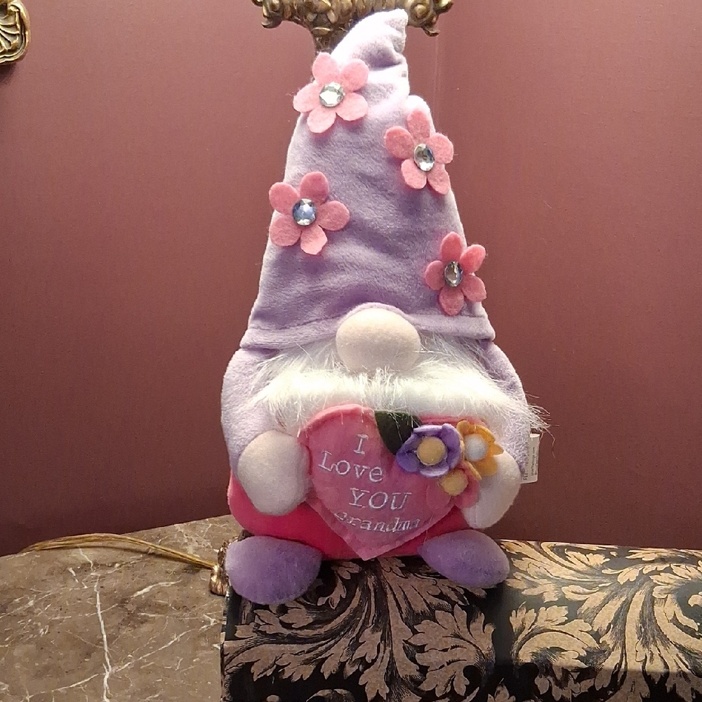I Love You Grandma Hug Gnommie NWT